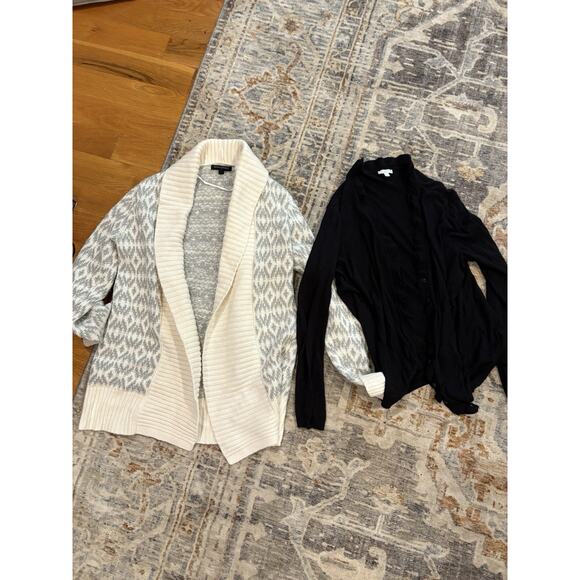 Lot Of 19 Pieces Of Women’s Clothing (sweaters, Shorts +more) Sized XS - Picture 6 of 7